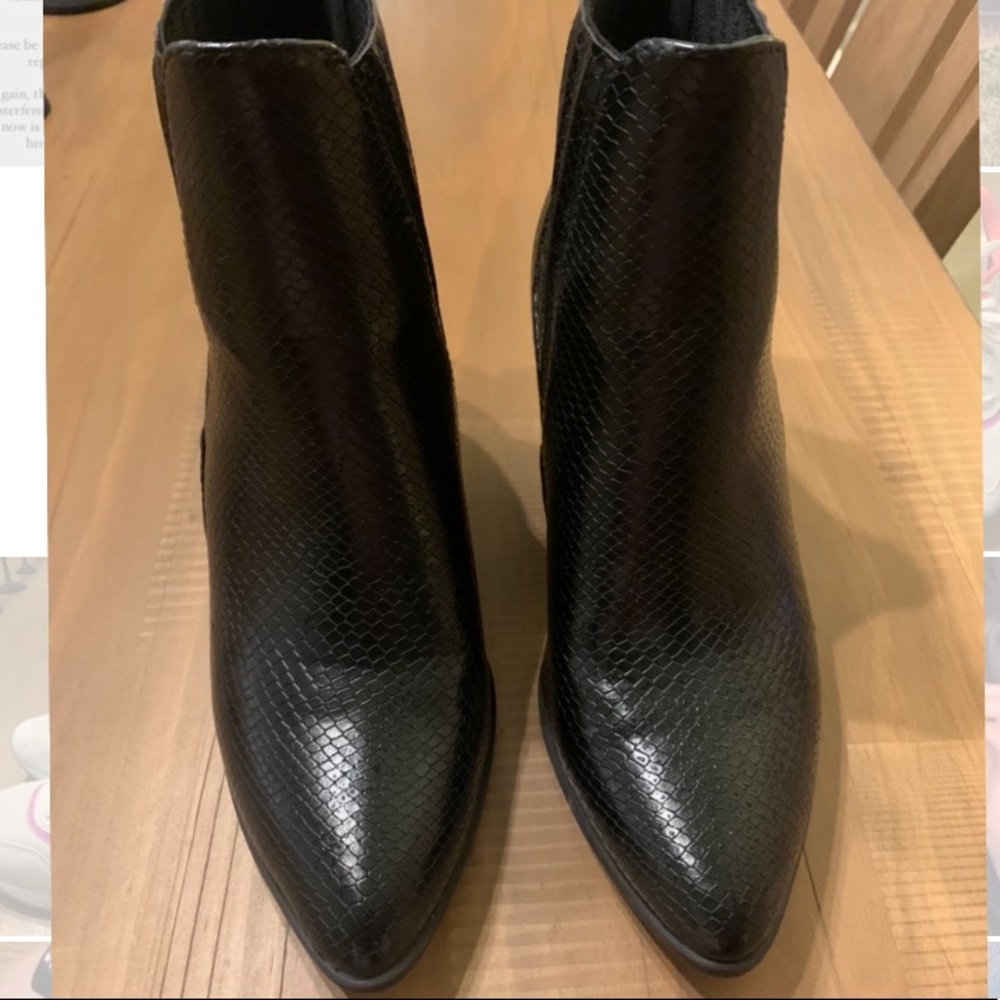 Soda black booties